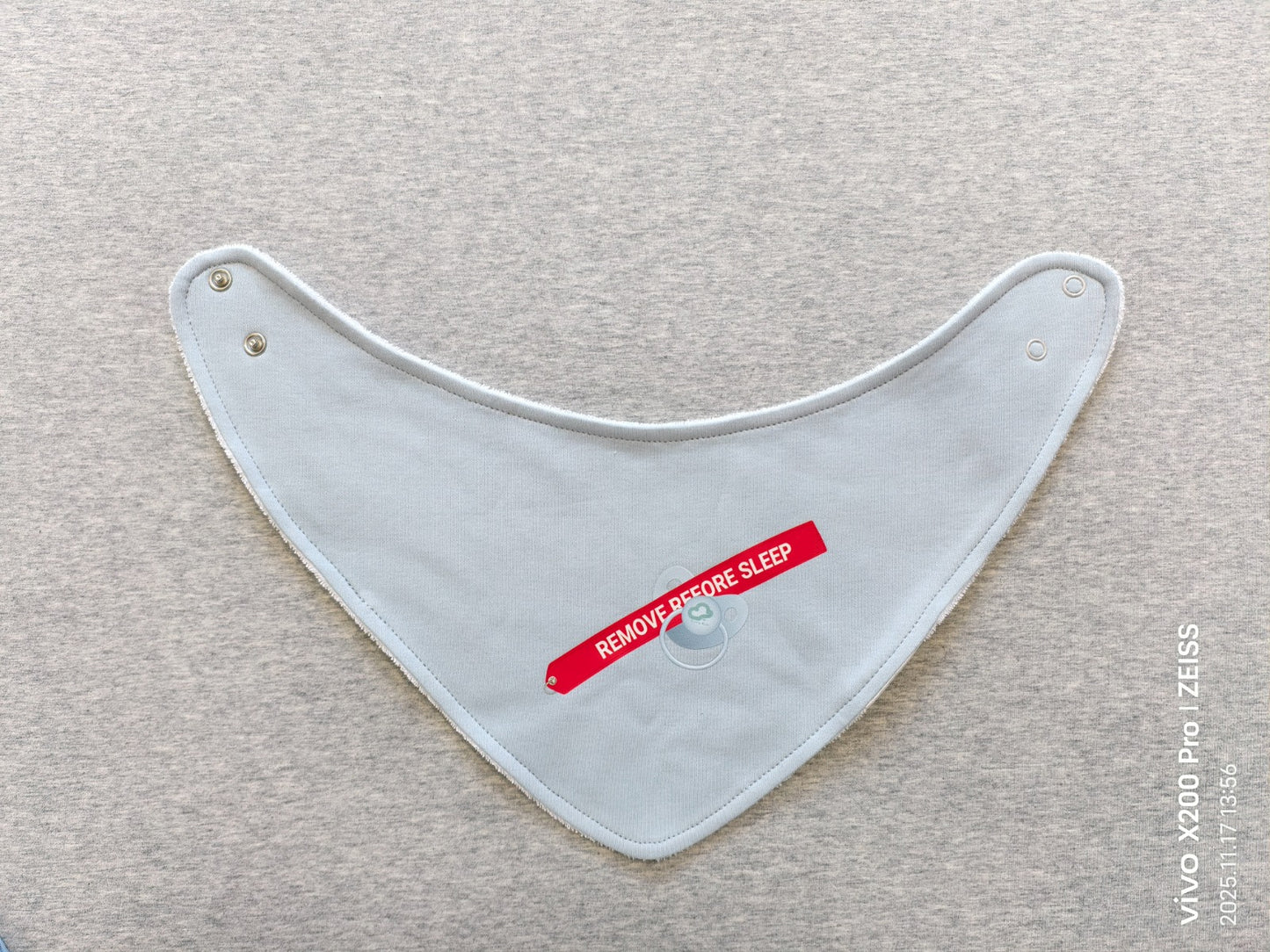 Bavaglino neonato Remove Before Sleep Kumy Kids® – Design aviazione premium